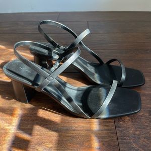 Adorable and comfy sandals- only worn once!